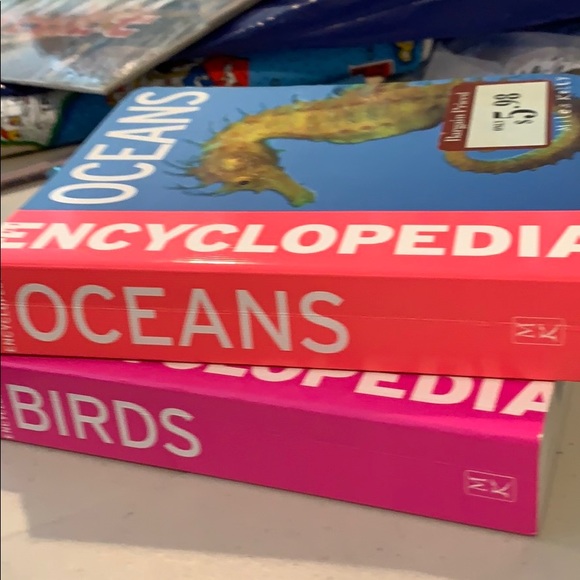 NWT 2 coffee table books , encyclopedia of birds & oceans - Picture 6 of 6